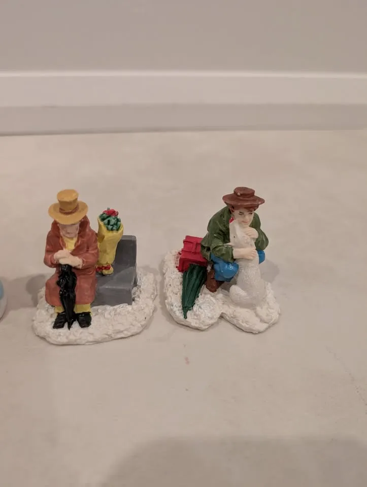Christmas Village Characters and Accessory image indicator(4)