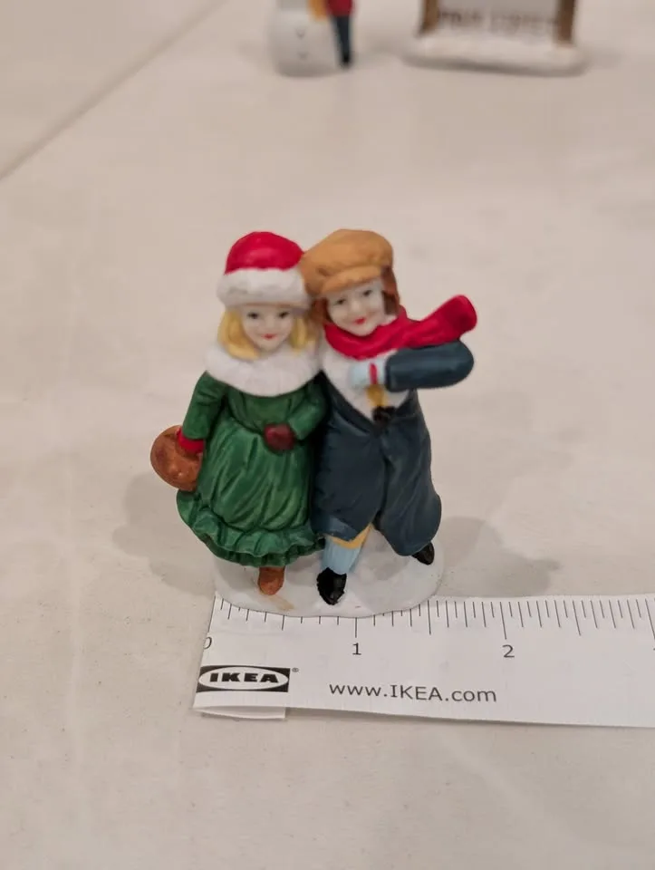 Christmas Village Characters and Accessory image indicator(7)