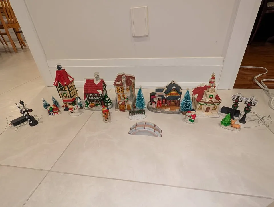 Department 56 Christmas Village Set image indicator(2)
