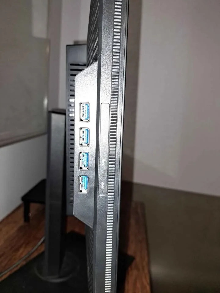 Asus Pro Art 32 inch monitor image indicator(4)