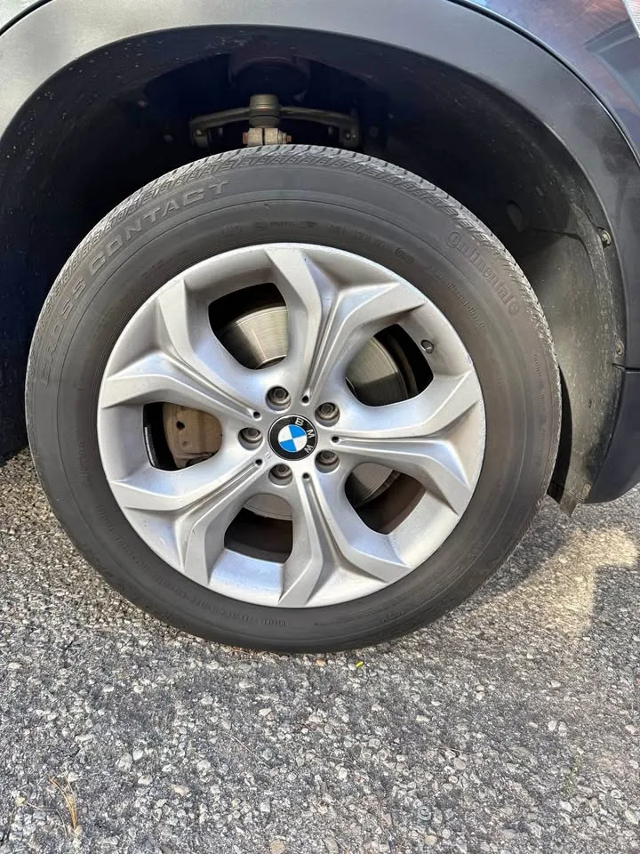 OEM 19” BMW X5 Rims on Pirelli All Season Tires thumbnail