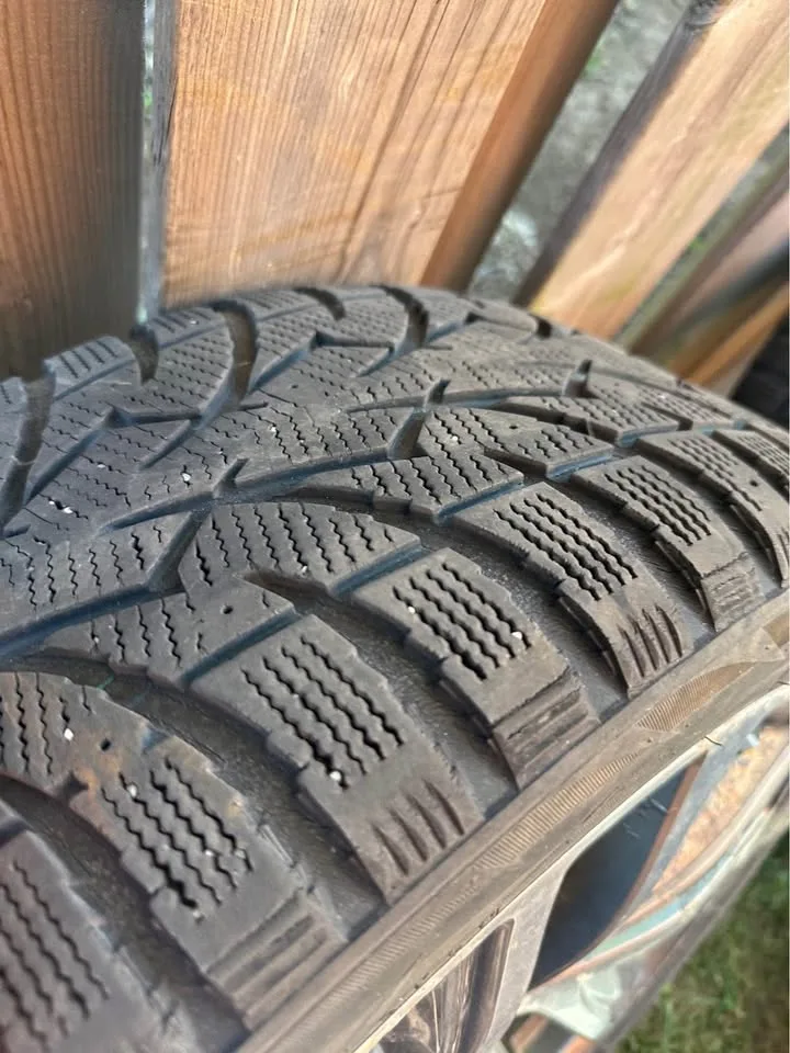 Set of OEM 19” Infiniti QX50 Rims On Toyo Winter Tires image indicator(5)