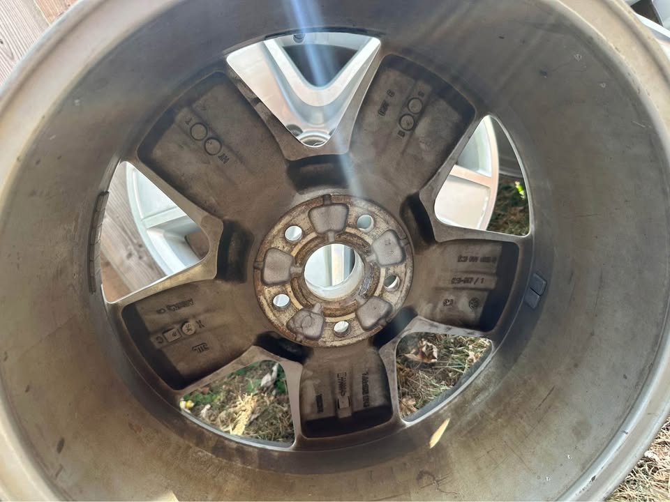 Set of OEM 18” Volkswagen Tiguan Rims - photo 3