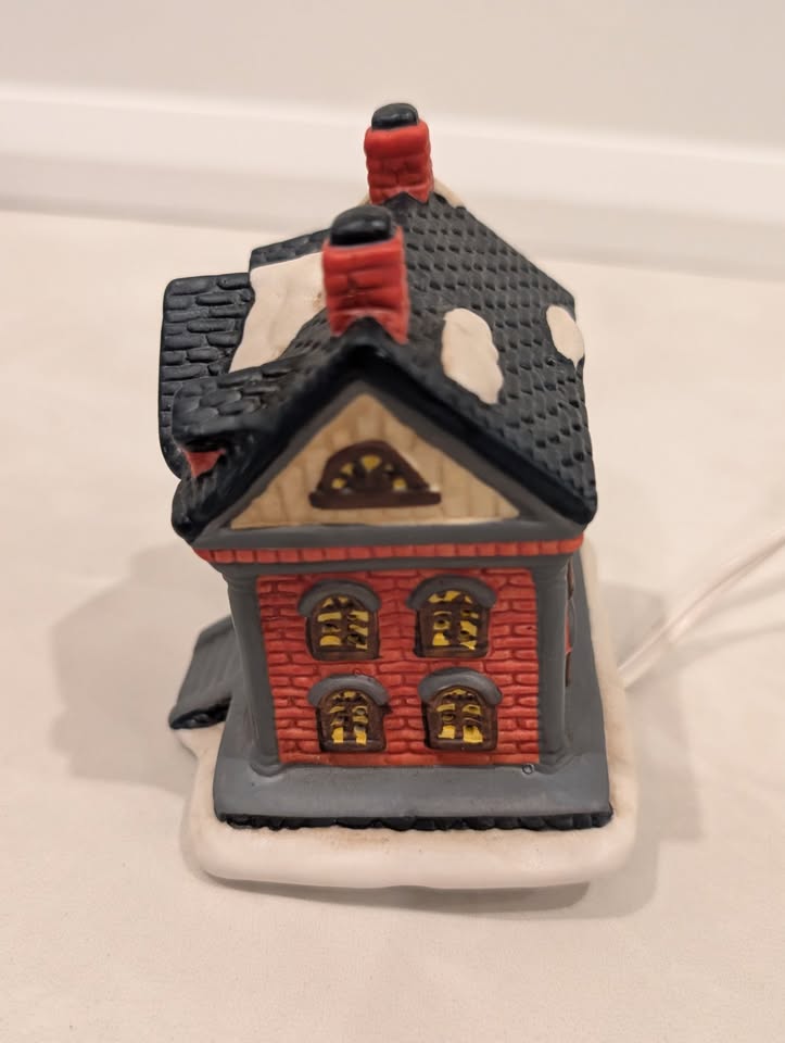 Hudson's Bay Company- Village Collectibles- Illuminated Library - photo 4