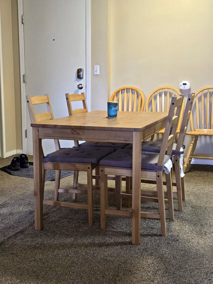 Dining Table & 4 Chairs