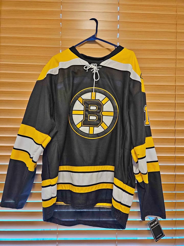 NWT Lucic Bruins Hockey Jersey!