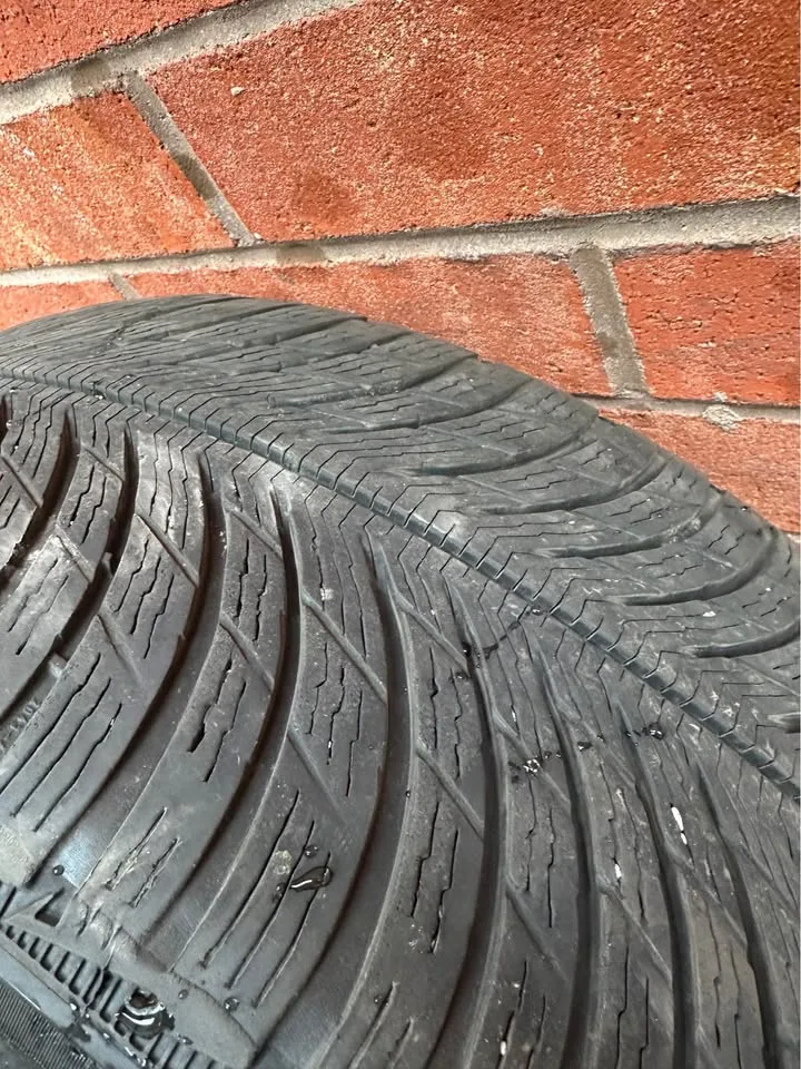 Set of 19” BMW X3/X4 Rims On Michelin Alpine Tire image indicator(3)