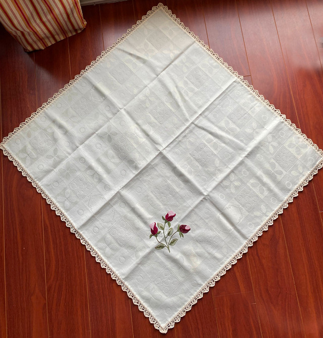 Vintage Square Tablecloth Embroidered with Floral Motifs 31x31'