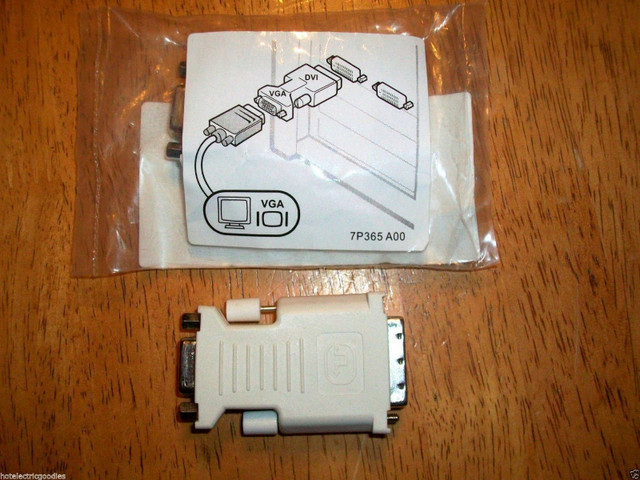Dell DVI to VGA Adapter 7P365A00 Model 0J8461NEW