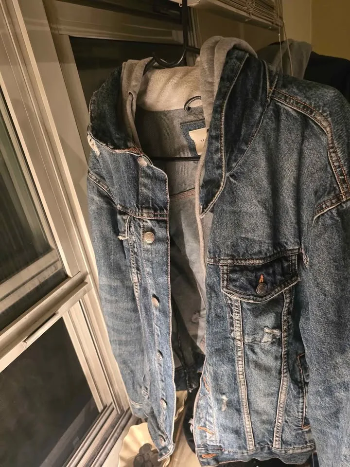 Aeropostal Denim Jean Jacket with hoodie men's Size L image indicator(2)