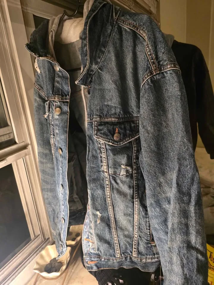 Aeropostal Denim Jean Jacket with hoodie men's Size L image indicator(3)