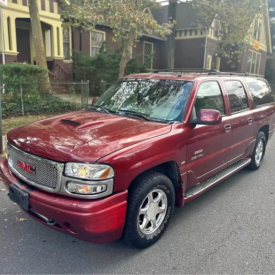 2002 GMC Yukon Denali · Sport Utility 4D thumbnail