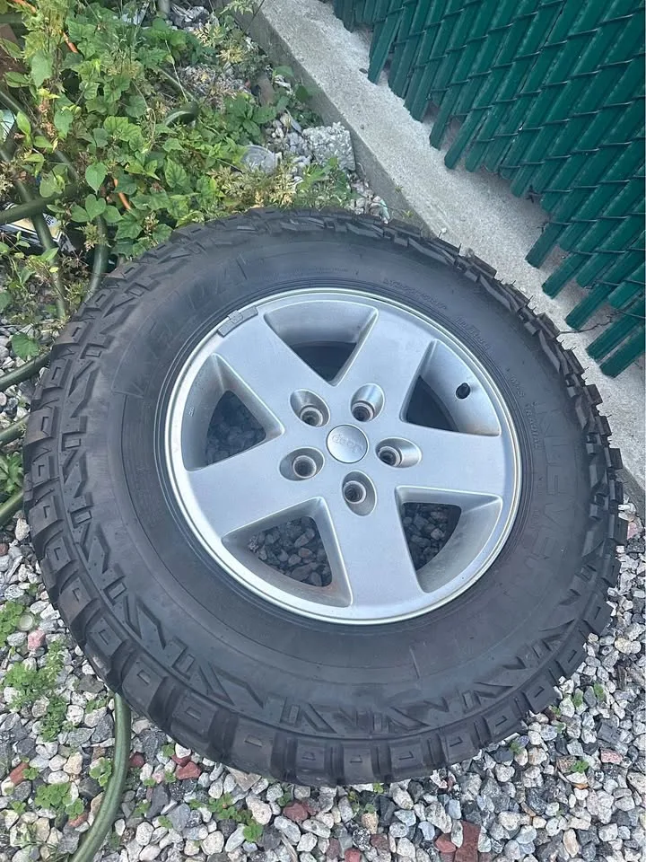 Jeep Wrangler jk wheels thumbnail