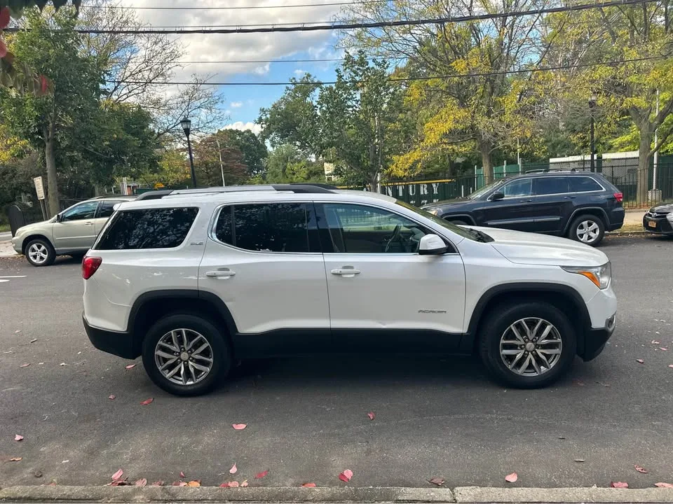 2019 GMC Acadia · SLE Sport Utility 4D image indicator(5)