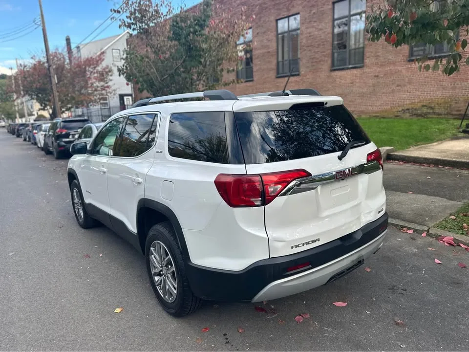2019 GMC Acadia · SLE Sport Utility 4D image indicator(8)