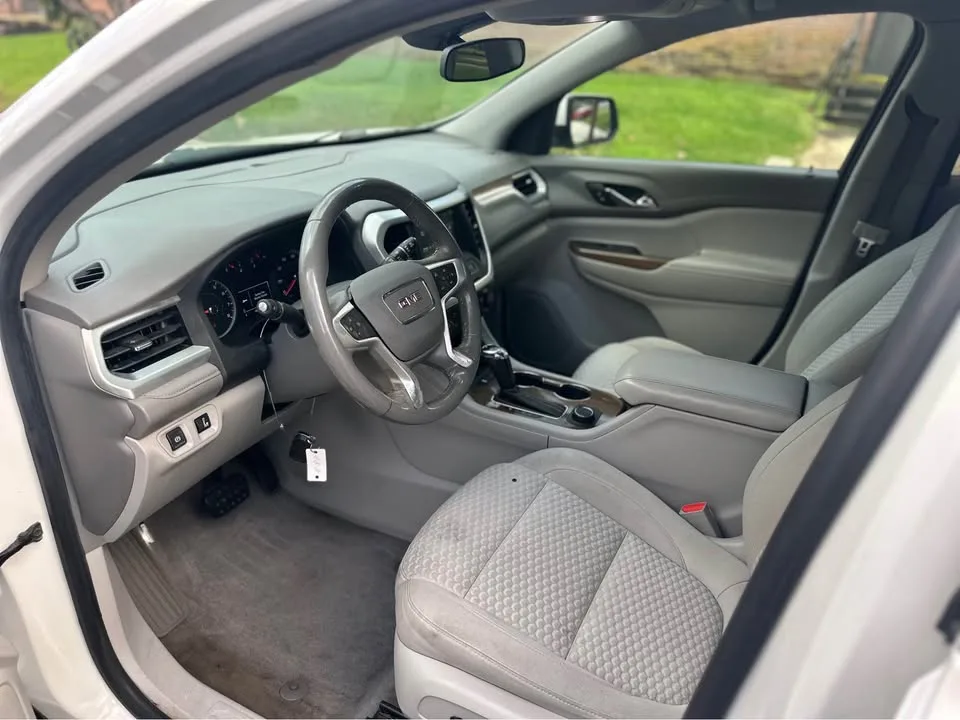 2019 GMC Acadia · SLE Sport Utility 4D image indicator(10)