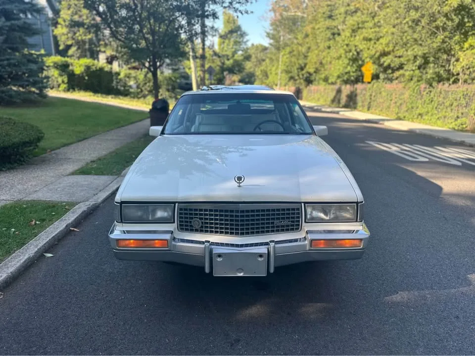 1989 Cadillac DeVille · Coupe 2D image indicator(2)