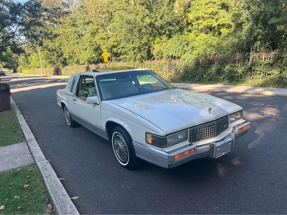 1989 Cadillac DeVille · Coupe 2D image indicator(3)