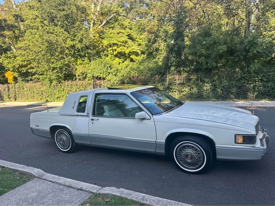 1989 Cadillac DeVille · Coupe 2D image indicator(4)