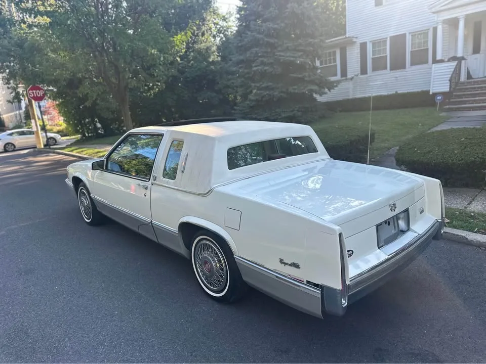 1989 Cadillac DeVille · Coupe 2D image indicator(7)