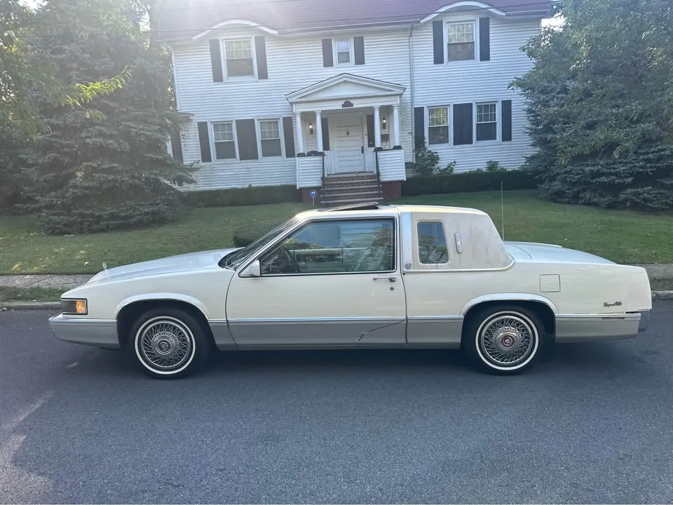 1989 Cadillac DeVille · Coupe 2D image indicator(8)