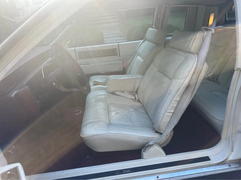 1989 Cadillac DeVille · Coupe 2D image indicator(10)