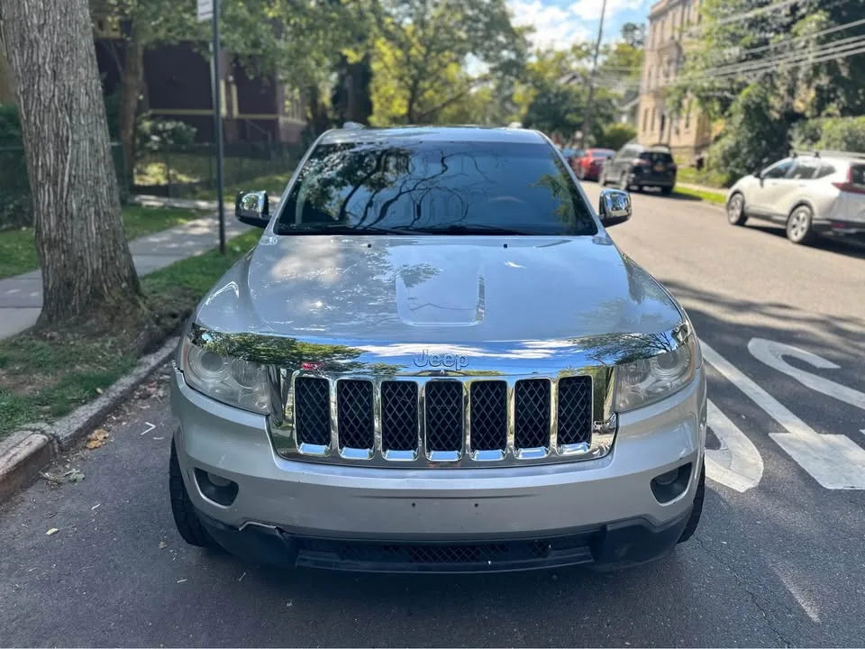 2012 Jeep Grand Cherokee · Overland Summit Sport Utility 4D image indicator(3)