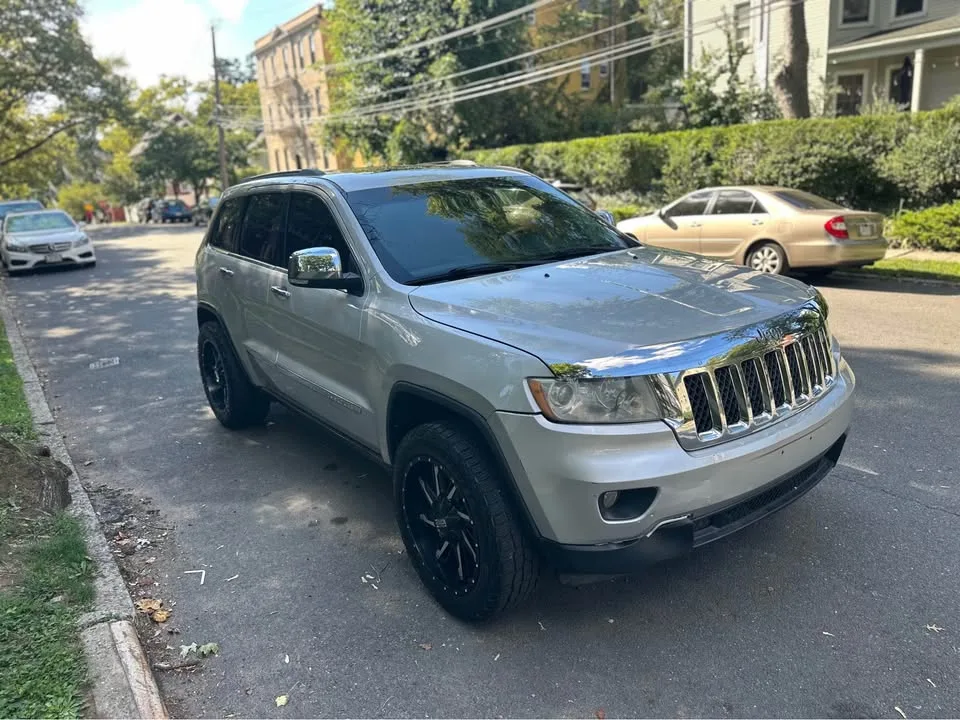 2012 Jeep Grand Cherokee · Overland Summit Sport Utility 4D image indicator(4)