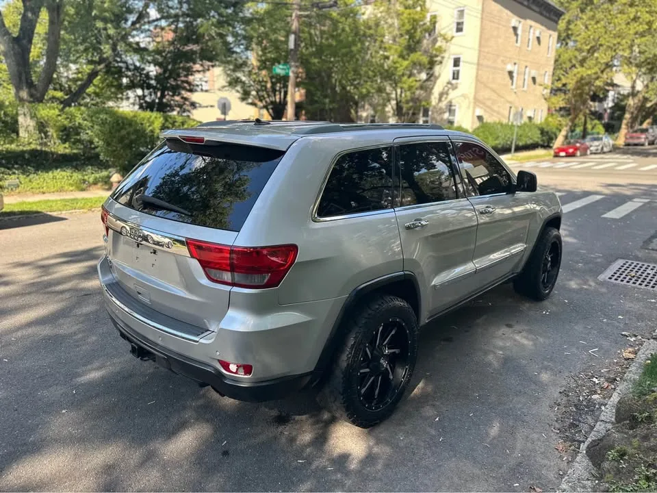 2012 Jeep Grand Cherokee · Overland Summit Sport Utility 4D image indicator(5)