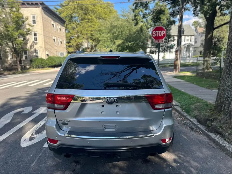 2012 Jeep Grand Cherokee · Overland Summit Sport Utility 4D image indicator(6)