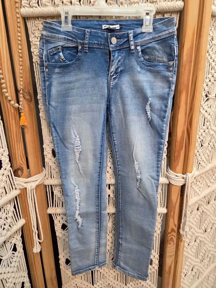 Clothing sale! image indicator(3)