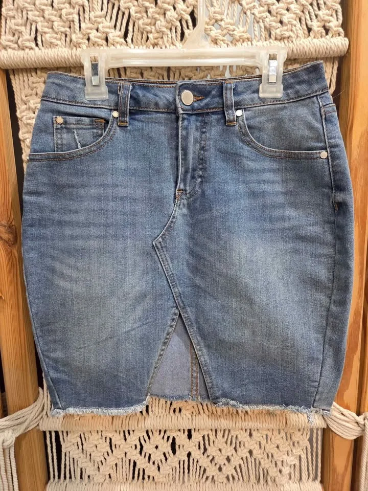 Clothing sale! image indicator(4)