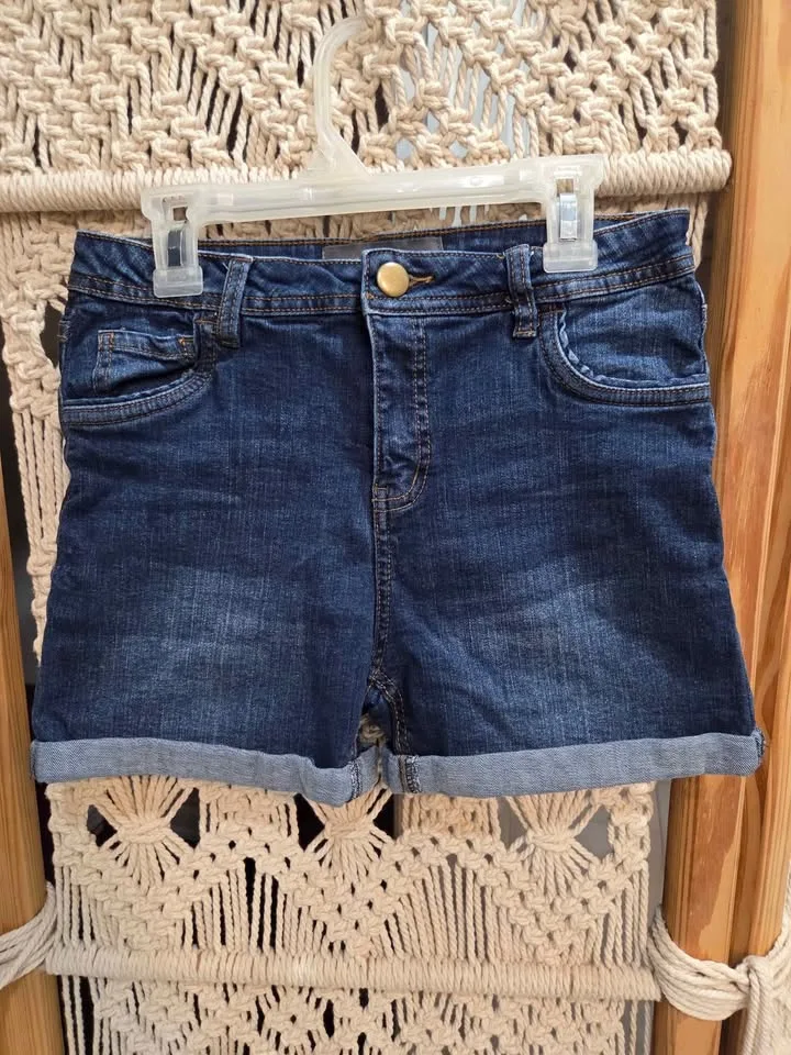 Clothing sale! image indicator(8)