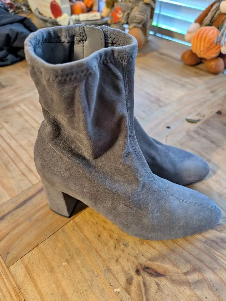 Grey suede heeled boots thumbnail