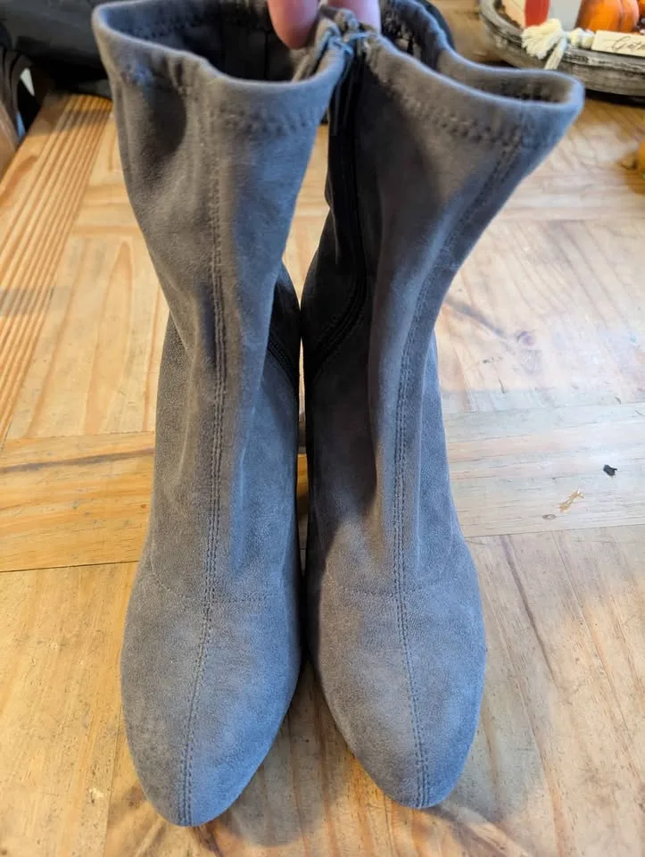 Grey suede heeled boots image indicator(2)