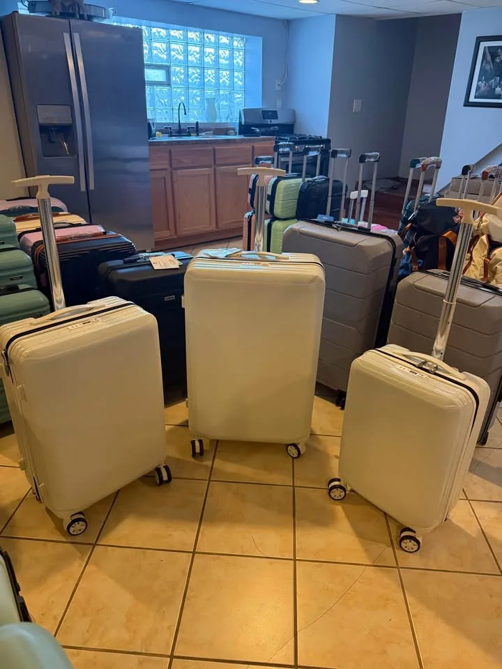 Luggage & Suitcases image indicator(9)