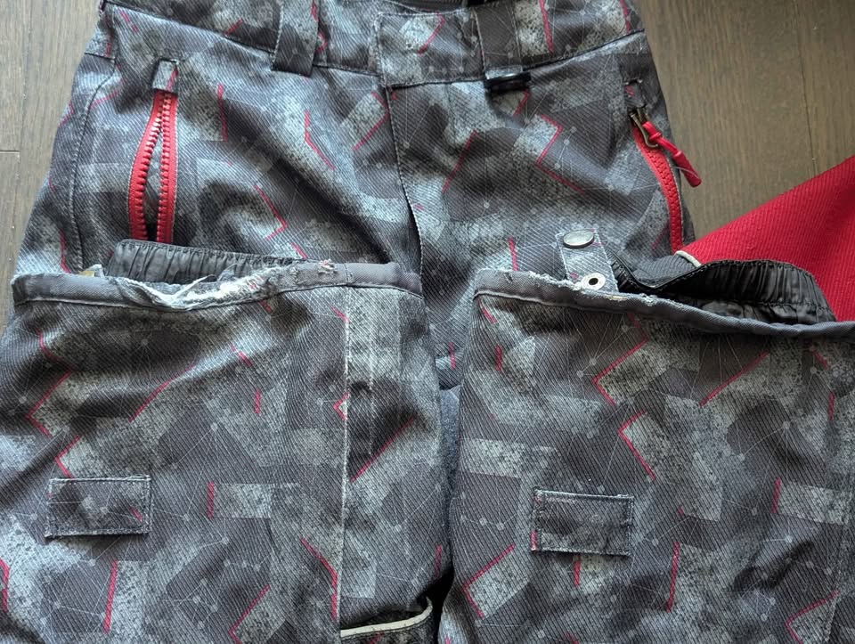 Size 4T snowsuit boys - photo 4