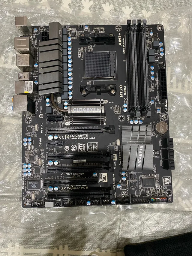 Gigabyte GA-990FXA-UD3 Motherboard thumbnail
