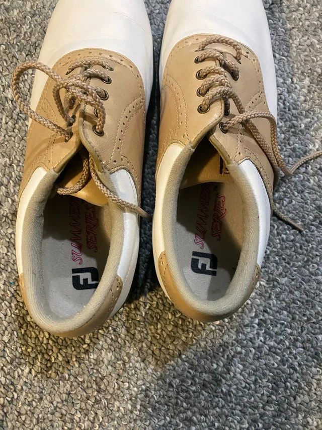 Women’s leather golf shoes image indicator(2)