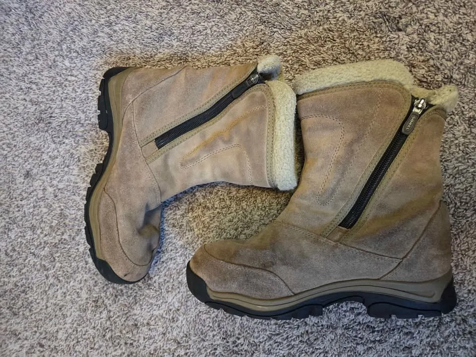 Womens Sorel Winter boots 8.5 image indicator(3)