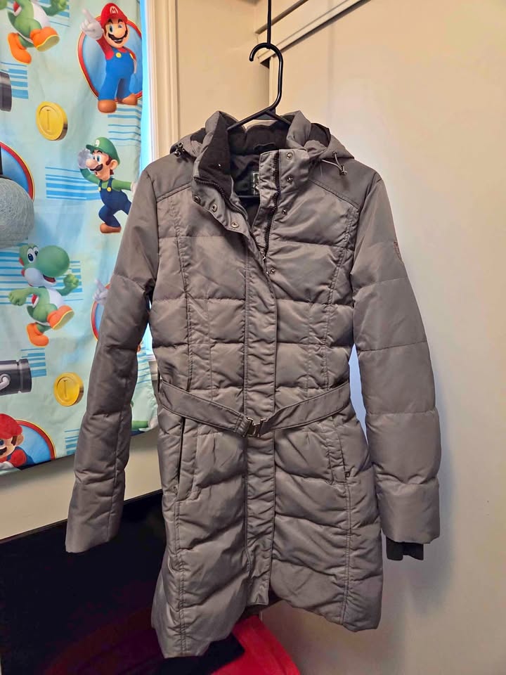 Womens medium Roots wintercoat