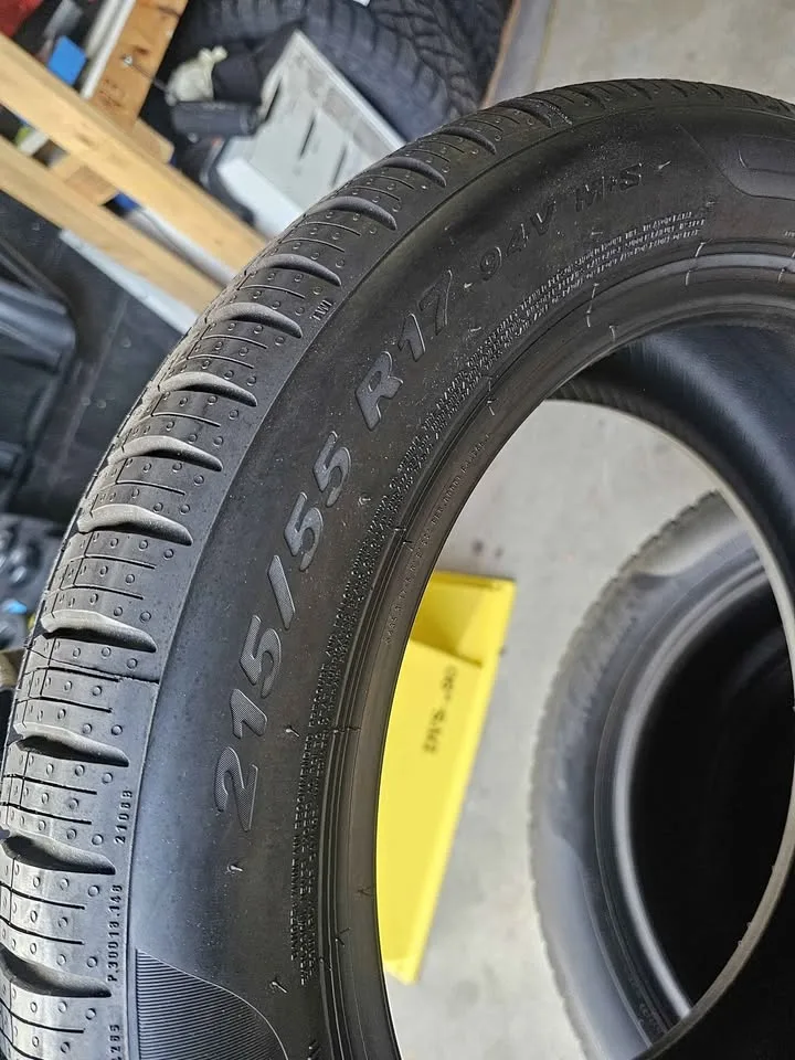 215-55-R17 Llantas nuevas Pirelli All Season image indicator(2)