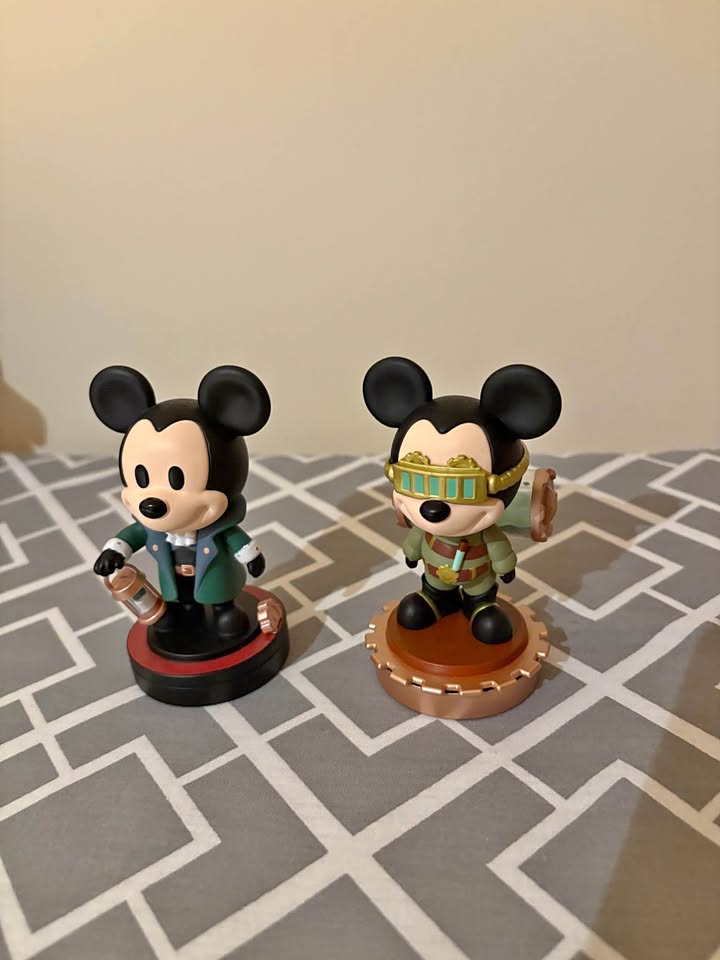 Miniso Disney cool Mickey stamps figures