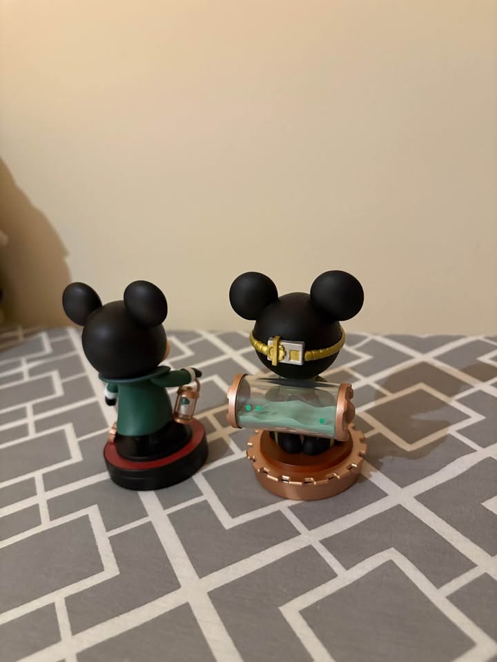 Miniso Disney cool Mickey stamps figures - photo 2