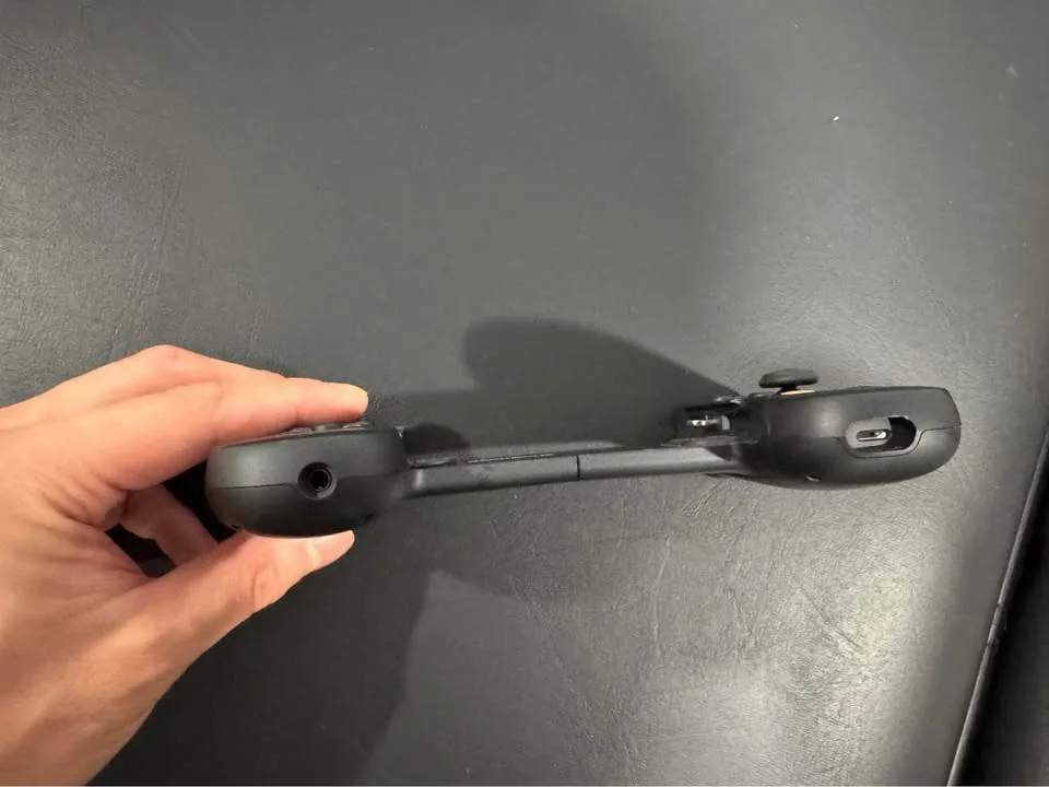 Backbone One iPhone Gaming Controller - Lightning image indicator(2)