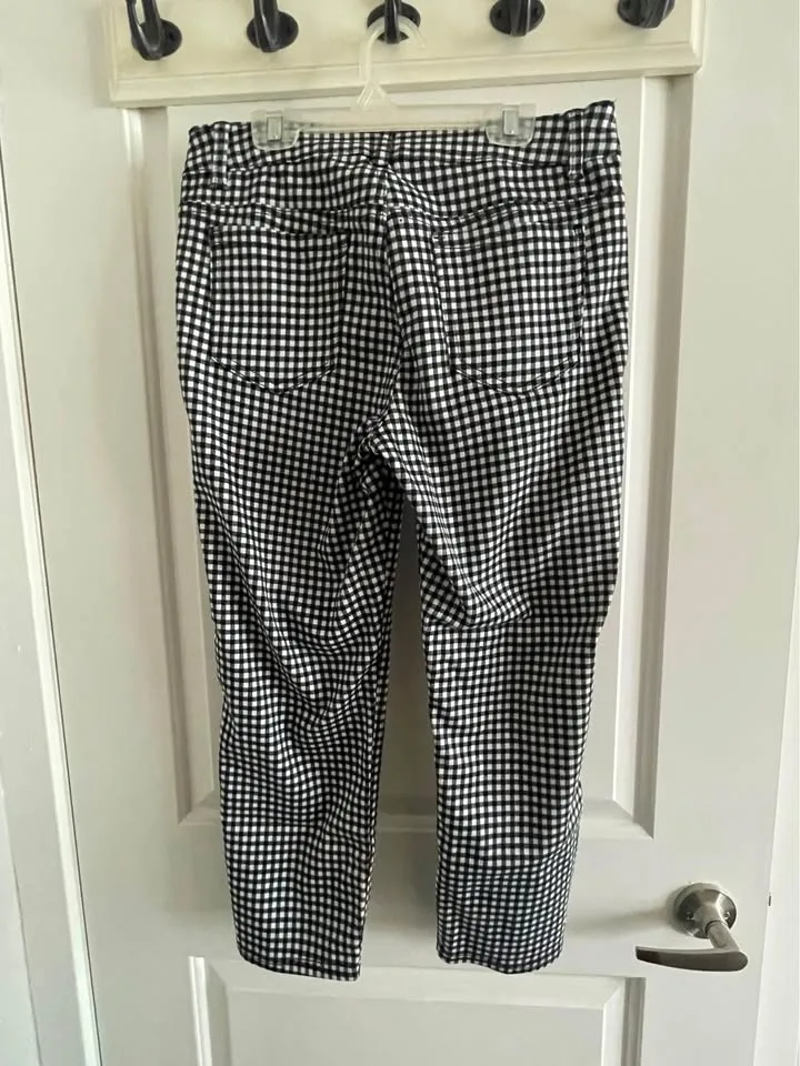 BRAND NEW Skinny Crop Pants image indicator(2)