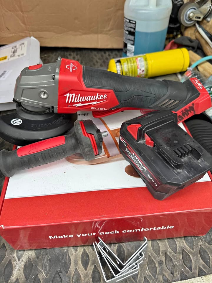 M18 Fuel Grinder with Battery and Charger
