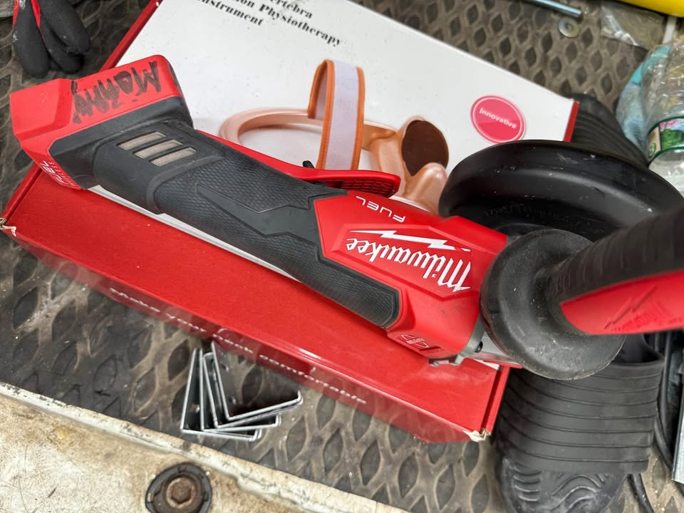 M18 Fuel Grinder with Battery and Charger - photo 3