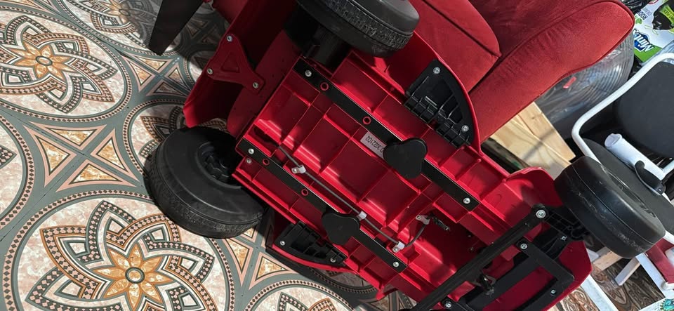 Radio Flyer car with battery - photo 4