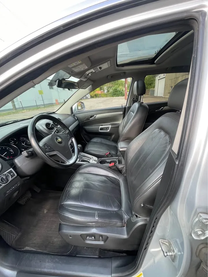 2012 Chevrolet Captiva · LTZ Sport Utility 4D image indicator(9)